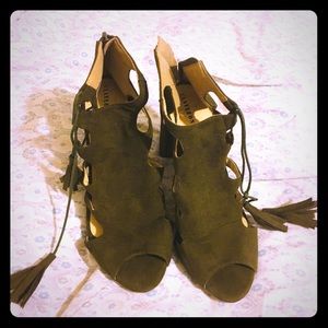 Clayleon brown suede heels size 25